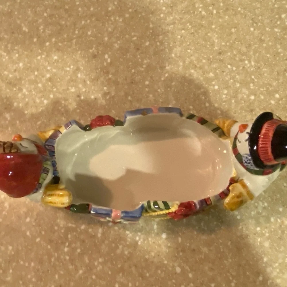 Fabulous Fitz and Floyd Classics Handcrafted container. Snowmen/gifts. 5x11x5”.